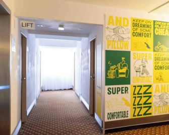 Sleeep Hotel VÖsendorf - Vösendorf - Hallway
