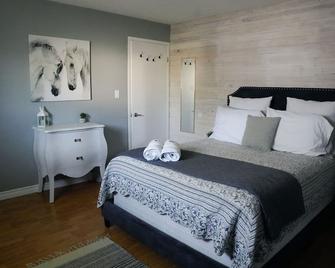 L’ Auberge - Spacious Home with 2 Bay Heated Garage - Cochrane - Slaapkamer