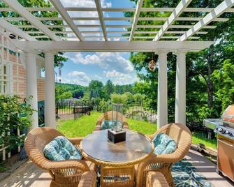 Mountain Views Beautiful Nestlenook Farm Home! - Jackson - Balcony