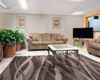 Days Inn by Wyndham St Cloud - St. Cloud - Olohuone