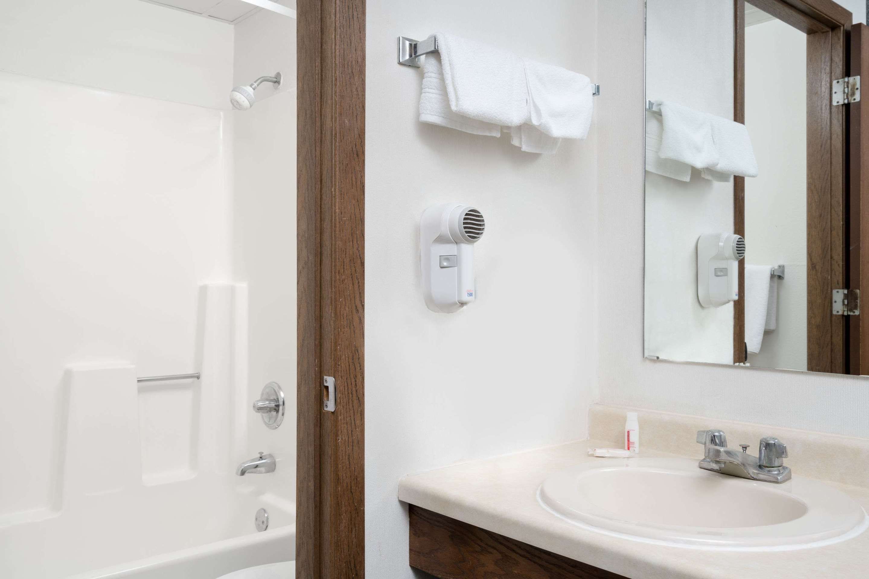 Bathroom view of Days Inn by Wyndham St Cloud