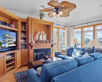 Frolic Inn Obx - Semi Soundfront Retreat, Pool, Hot Tub, Boat Ramp, Elevator, Media & Game Room - Rodanthe - Living room