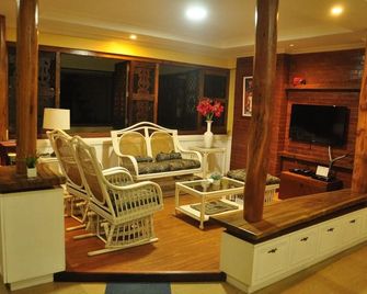 Casa Verde Boutique Hotel And Gardens - Cavite City - Budynek