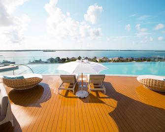 Hilton at Resorts World Bimini - Alice Town - Басейн