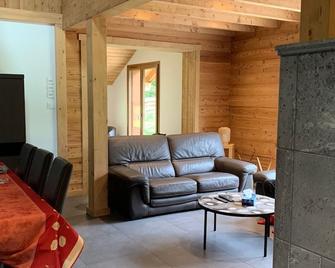 Chalet des Jonquilles - Au calme, bordant la forêt - Gerbépal - Sala de estar