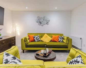 Cosy 2-Bed Apartment in Nettleham - Lincoln - Living room