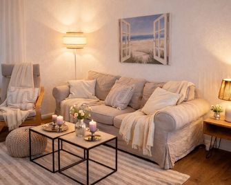 Vacation apartment 'Hofidylle' on the pasture farm - Beelitz - Wohnzimmer