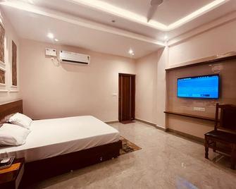 Hotel Ram Anandam Inn - Faizābād - Bedroom