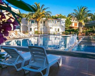 Hanedan Beach Hotel - Foça - Pool