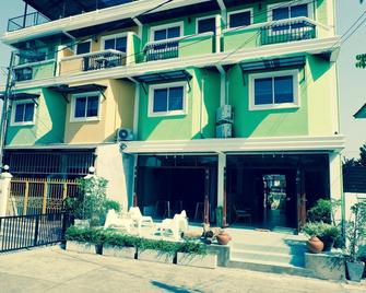 Home'81 - Bangkok - Building