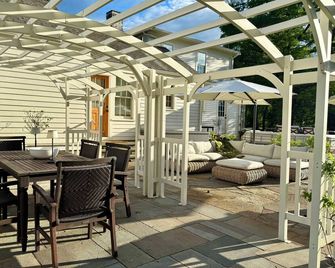 Hill Ross Guest Suite on Historic Homestead - Northampton - Terasa