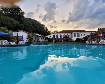 Hotel Fazenda Villa-Forte - Engenheiro Passos - Zwembad