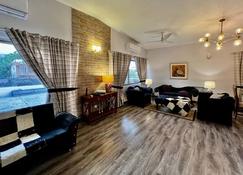 2 bedroom upper story apartment - Islamabad - Living room