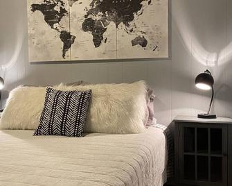 Charming 3-bedroom house in Scott with fitness area, central air,newly renovated - Scott - Bedroom