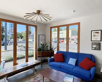 The Astro - סנטה רוזה - סלון