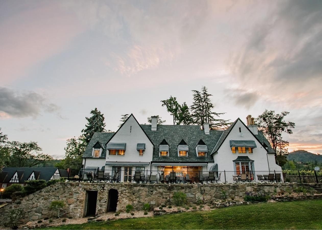 Hummingbird Estate Wine & Suites