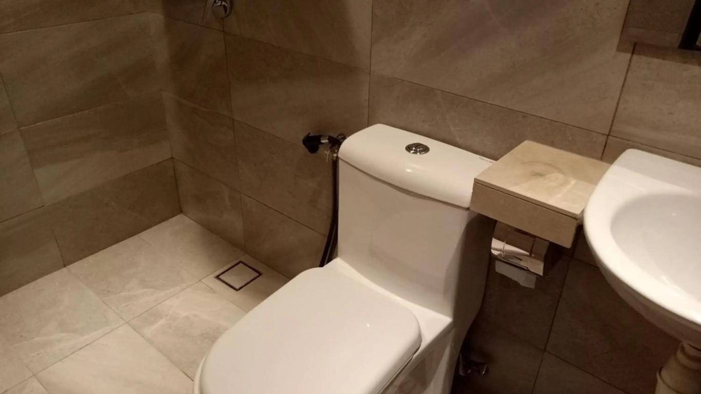 9 Square Hotel - Seri Kembangan