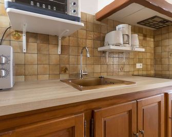 Soleil Camarguais by Interhome - Saintes-Maries-de-la-Mer - Kitchen