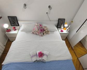 Chengic Villa Comfort - Modern 2-Bedroom Retreat - Sarajevo - Bedroom