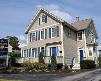 The Niantic Inn - Niantic - Building