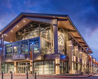 Clarion Hotel The Colony - Plano West - The Colony - Building