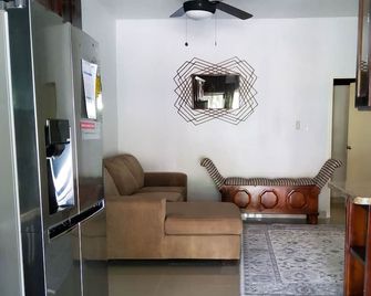 Green Paradise-A home away from home - Spanish Town - Sala de estar