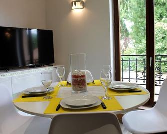 Gîte Le Jardinier - Épinal - Dining room