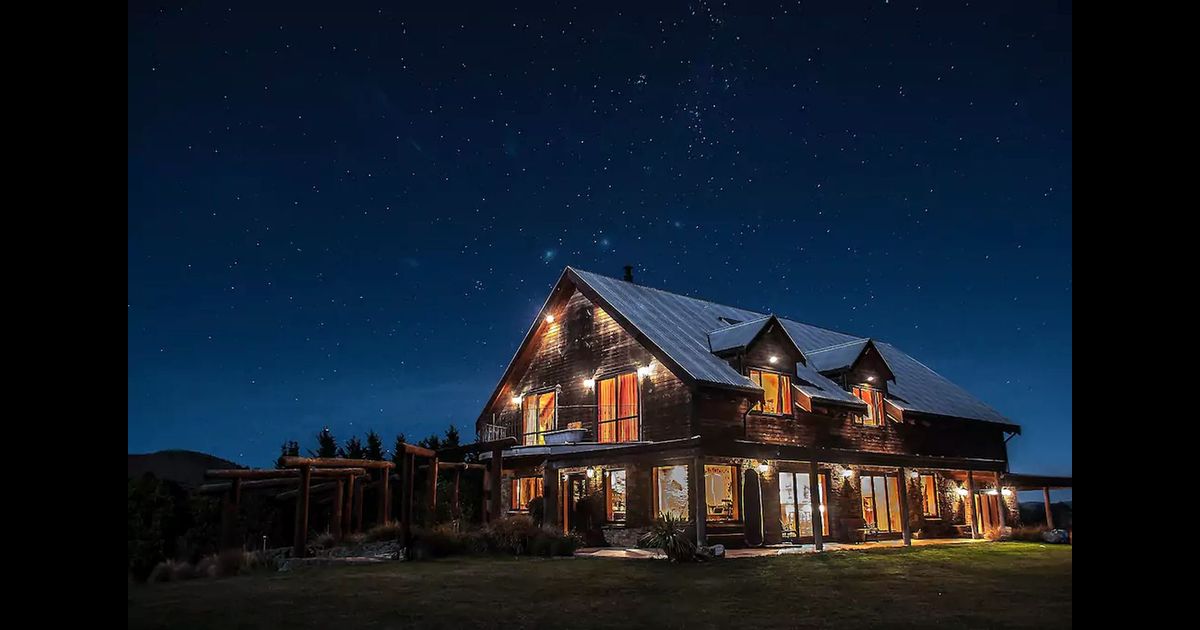 Tree House Lodge Bed & Breakfast in Cheviot, New Zealand from $0: Deals ...