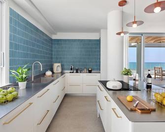 Sea Executive Suites - Tel Aviv - Kitchen
