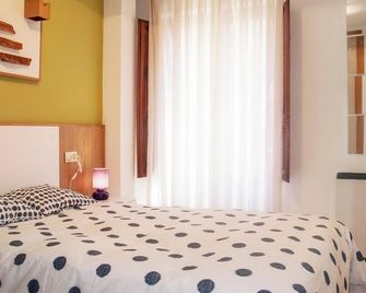 Homerez - Charming Flat in Salamanca - 40 m² - Sunny Balcony - Salamanca - Habitación