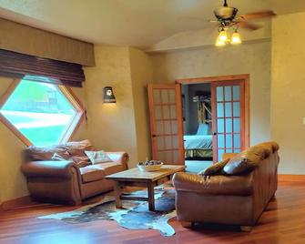 Aspen Lodge. Family Fun, Foam pit, Indoor play area. Great for large groups! - Garden City - Living room