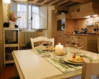 The house with steam room, jacuzzi and theater view - Cortona - Dining room