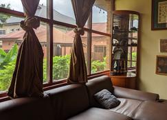 Guest House & Bar - Kumasi - Living room