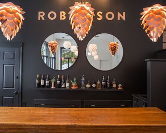 شادو لون إن - سان جون - بار