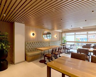 هوتل ديكس - ميديلين - مطعم