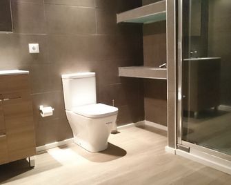 Hostal Sunset Ibiza - Sant Antoni de Portmany - Bathroom