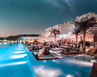 كافو تاغوو ميكونوس - ميكونوس - حوض السباحة