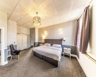 The Lion Hotel - Belper - Schlafzimmer