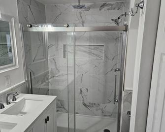 Cozy quite private location that makes you feel like home - Waterbury