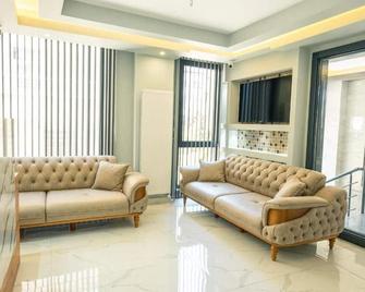 Airport Bayrak Residences Trabzon - Trabzon - Living room