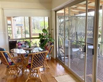 Hakuna Matatah - Rural escape on the coast - Merimbula - Dining room