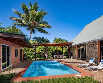 Pool, backyard retreat, free WIFI, walking distance to the beach & restaurant - Pacific Harbor - בריכה