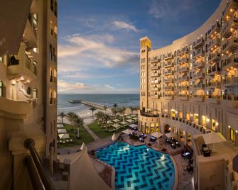 Bahi Ajman Palace Hotel - Ajman - Byggnad