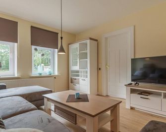 3 Bedroom Beautiful Home In Ockholm - Ockholm - Sala de estar