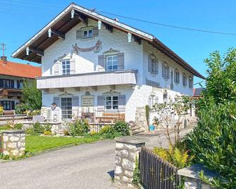 Appartement mit Balkon und Bergblick, W-lan, Ohne Kochmöglichkeit - Übersee - Budynek