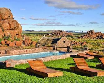 Canyon Village - Kanebis - Piscina