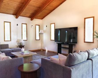 Wilderness West Resort Cabin 4 - Colville - Sala de estar