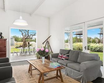 Trelawney Farm - rural retreat - Mudgee - Living room