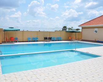 Akello Hotel Annex - Soroti - Piscina