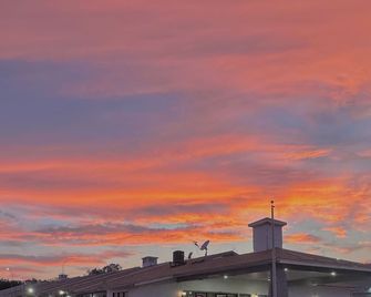 Sunset Inn - Brady